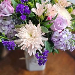 Flowers D'amour - Get well flowers for my SIL with a cute little white bumble bee vase