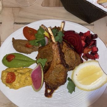 Arbol - Tandori lambchops cumin potatoes, beetroot salad, mixed chutneys - Indian Near Me - San José del Cabo, BCS