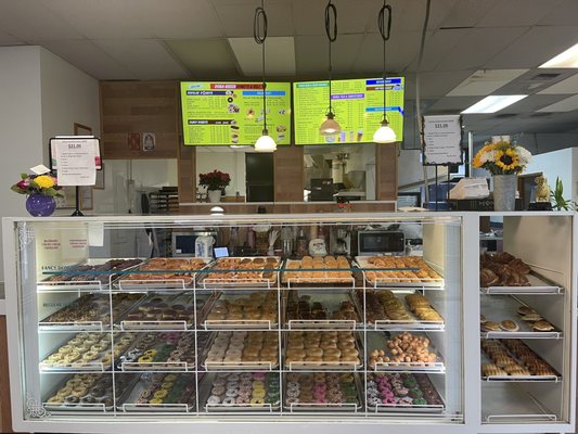 Dona Queen Donuts & Deli by null