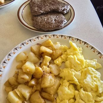 Agawam Diner - Diners Near Me - Rowley, Massachusetts