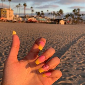 Tips Toes Nail Studio - Ombre Acrylics - Nail Salons Near Me - Santa Monica, California