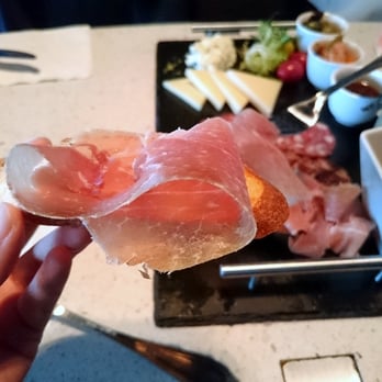 R5 - Charcuterie Platter - Lounges Near Me - Niagara Falls, Ontario