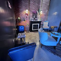 Pink Owl Coffee - Seating area