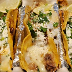 Pura Vida Ville - Birria tacos