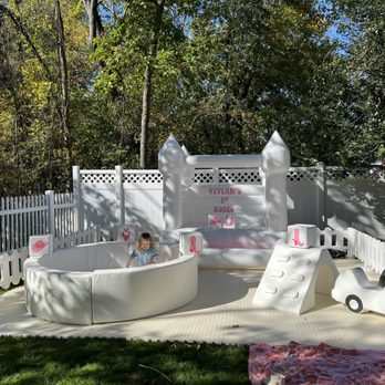 Deluxe Play Rentals - Balloon Services Near Me