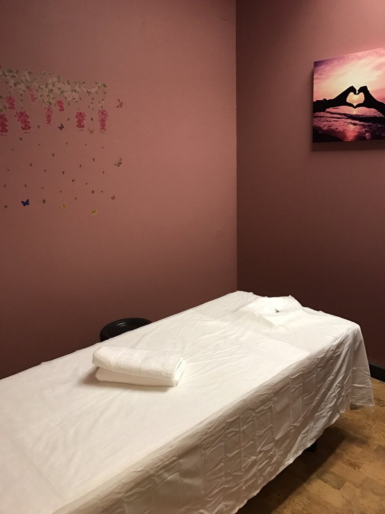 HEALTHY MASSAGE Updated October 2024 17 Photos 518 NW Englewood Rd, Kansas City, Missouri