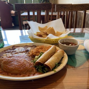 Enrique's Mexican Restaurant - Chips and house salsa, Chili Relleno and Taquitos rice and beans. - Mexican Near Me - Long Beach, California Enrique's Mexican Restaurant - Chips and house salsa, Chili Relleno and Taquitos rice and beans. - Mexican Near Me - Long Beach, California