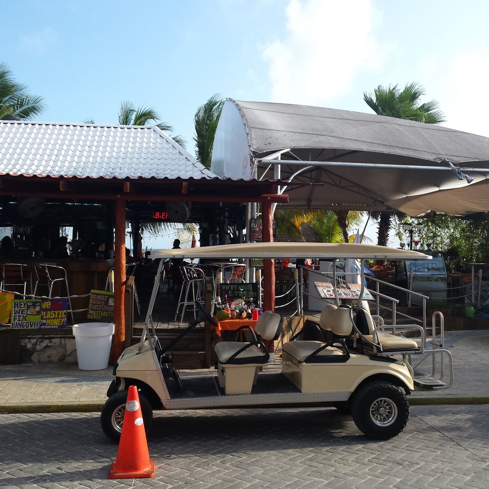Muelle 7 - If you are trying to find the restaurant, this is the view from the street. - Cocktail Bars Near Me - Isla Mujeres, ROO Muelle 7 - If you are trying to find the restaurant, this is the view from the street. - Cocktail Bars Near Me - Isla Mujeres, ROO