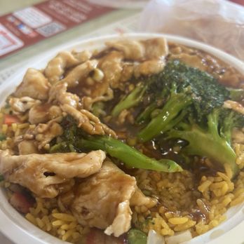 Great Wok - Sautéd chicken broccoli with pork fried rice - Chinese Near Me - Kissimmee, Florida Great Wok - Sautéd chicken broccoli with pork fried rice - Chinese Near Me - Kissimmee, Florida