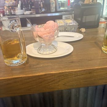 Deckhand Oyster Bar - Seafood Near Me - Austin, Texas
