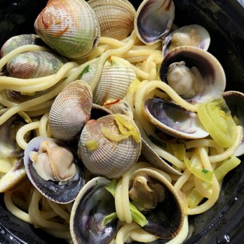 Piccoli Trattoria - Spaghetti with Manila clams, leaks, white wine and saffron. Organic homemade NY pasta. - Italian Near Me - Brooklyn, New York Piccoli Trattoria - Spaghetti with Manila clams, leaks, white wine and saffron. Organic homemade NY pasta. - Italian Near Me - Brooklyn, New York