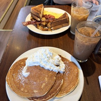 The Ugly Mug Diner - RJ's Silver Dollar Pancakes - Breakfast & Brunch Near Me - Salem, Massachusetts