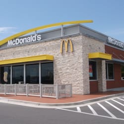 McDonald's - 25 juin 2015 à 14h54.
À notre sortie du restaurant.
After lunch actually.