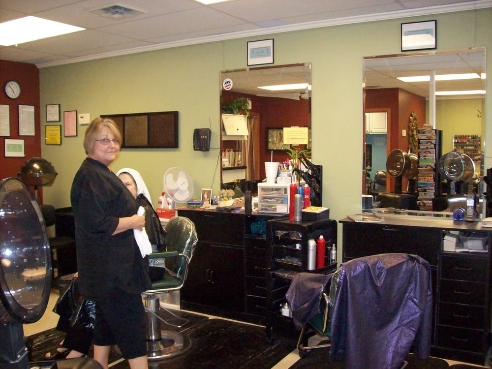 NEW REFLECTIONS SALON Updated September 2024 14 Photos 809 S