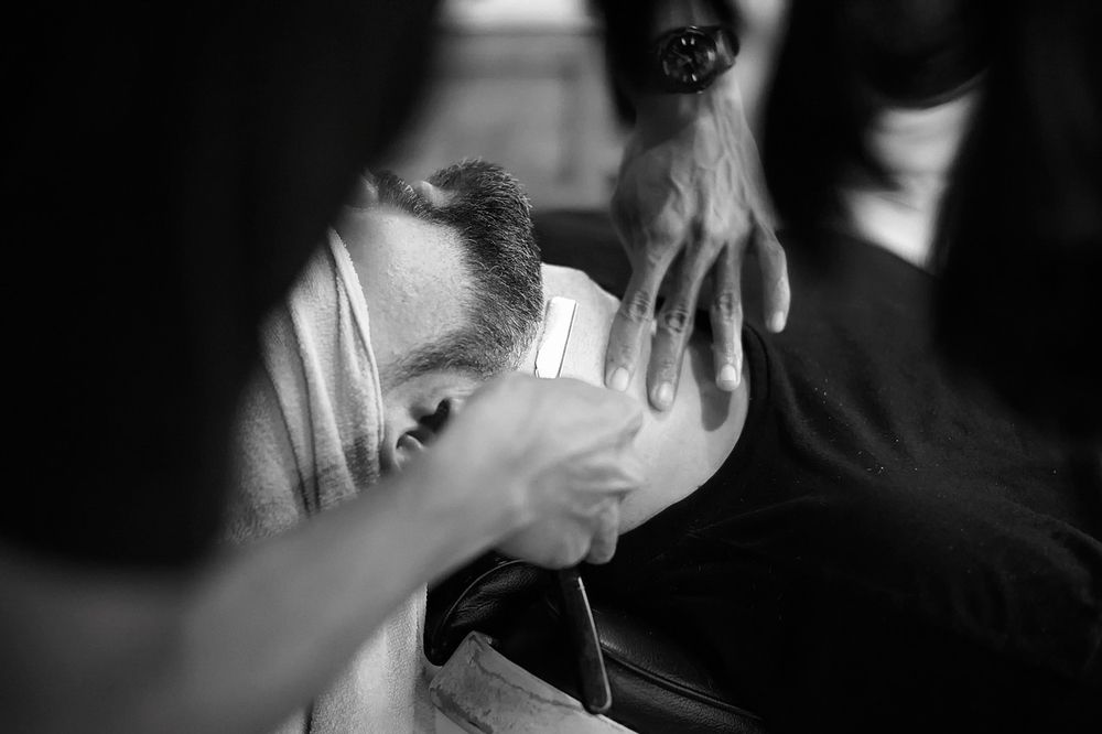 Vintage Barber Shop Logo