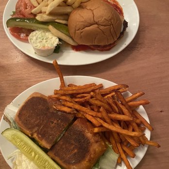 Colonial Diner - Pizza Burger & 5. Honey Chicken Panini - Diners Near Me - Lyndhurst, New Jersey Colonial Diner - Pizza Burger & 5. Honey Chicken Panini - Diners Near Me - Lyndhurst, New Jersey