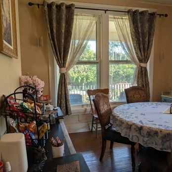 The Cherry Tree Inn Bed and Breakfast - Small dining room with refrigerator, coffee maker and snacks - Bed & Breakfast Near Me - Woodstock, Illinois The Cherry Tree Inn Bed and Breakfast - Small dining room with refrigerator, coffee maker and snacks - Bed & Breakfast Near Me - Woodstock, Illinois