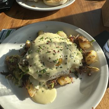 Brewer's Tap & Table - Crispy pork hash - New American Near Me - Waltham, Massachusetts