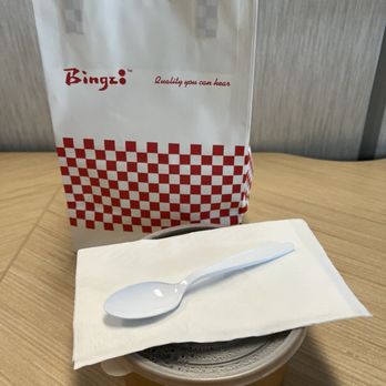 Bingz Crispy Burger - Soup is nicely packaged in an environmentally compostable bowl with a plastic cover - Chinese Near Me - Toronto, Ontario