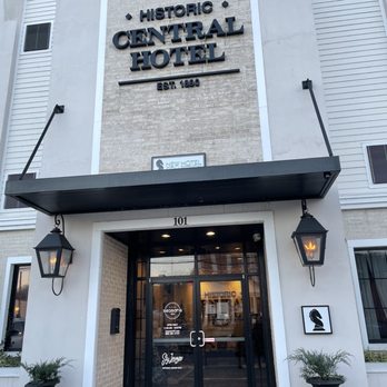 Seasons 101 - Entrance to hotel and restaurant - Breakfast & Brunch Near Me - Sevierville, Tennessee Seasons 101 - Entrance to hotel and restaurant - Breakfast & Brunch Near Me - Sevierville, Tennessee