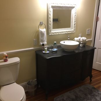Bakers Bed and Breakfast - King room bathroom - Bed & Breakfast Near Me - Blair, Nebraska