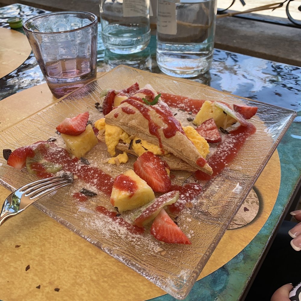 Vanilla tart with hazel nut and fresh fruit. Vanilla tart with hazel nut and fresh fruit.