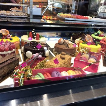 La Petite Marquise - Window display - Bakeries Near Me - Paris, 75