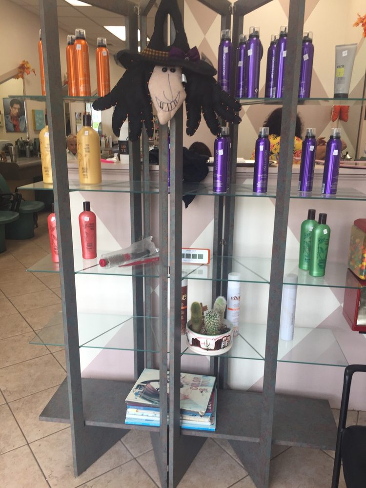 MR VICTORS HAIR SALON Updated September 2024 669 1/2 Dickinson St, Springfield