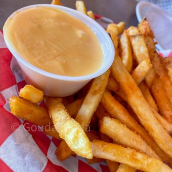 Dad's Pub & Grub - Dad 's Famous Fries - Gastropubs Near Me - Monroeville, Pennsylvania
