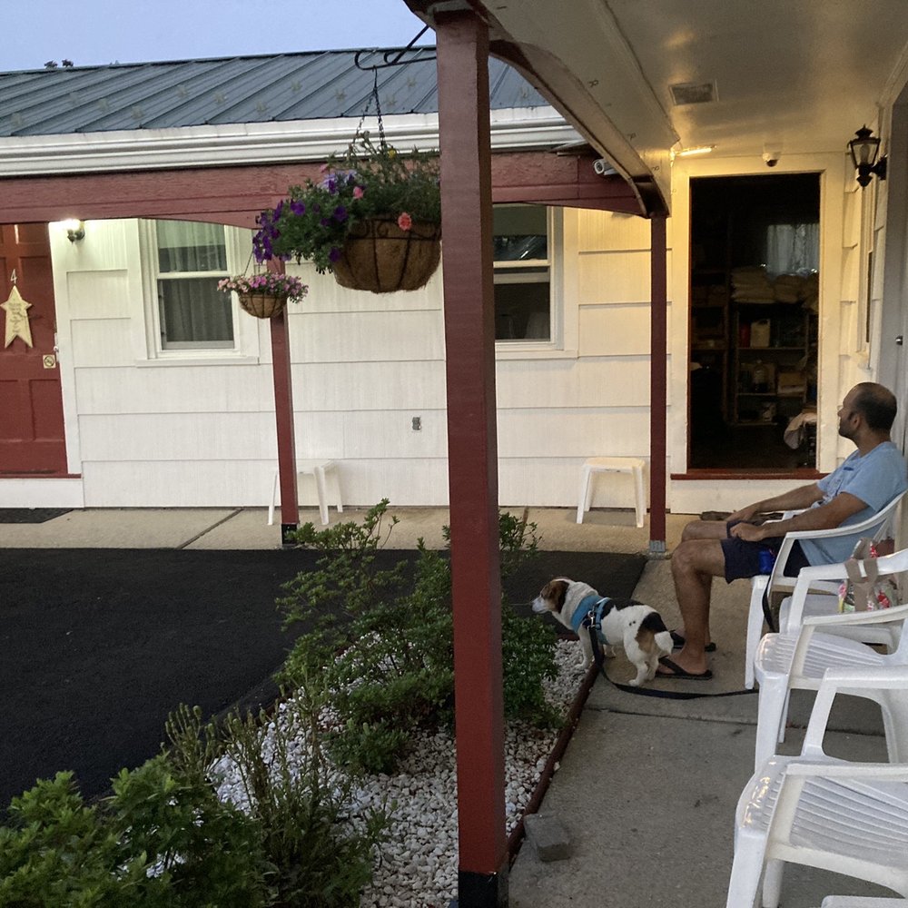 Williamstown Motel - We did enjoy the outdoor seating. - Hotels Near Me - Williamstown, Massachusetts