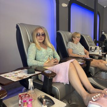 1. Diva Nail Salon