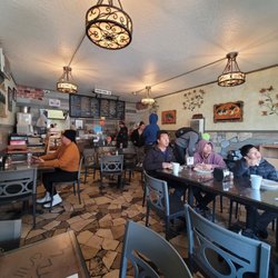 Maya's Mexican Grill - Mid Friday afternoon diners.
