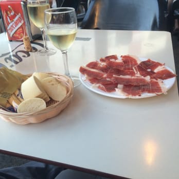 El Barrio - una media de jamón y una botella = 10€ - Spanish Near Me - Rota, California El Barrio - una media de jamón y una botella = 10€ - Spanish Near Me - Rota, California