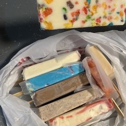 Fruity pebbles, hot chocolate abuelita, cheesecake, chocolate banana, bubble gum & ganisito .
