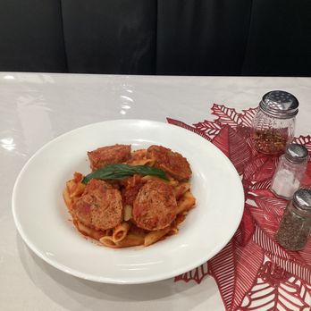 Los 3 Amigos - Pasta con albóndigas - Italian Near Me - Teaneck, New Jersey
