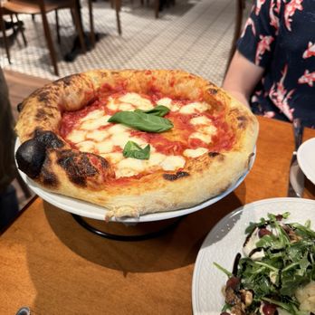 Piccolo Buco by Cooper's Hawk - Classic Margherita - Italian Near Me - Oak Brook, Illinois Piccolo Buco by Cooper's Hawk - Classic Margherita - Italian Near Me - Oak Brook, Illinois