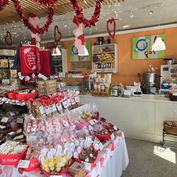 CW Fudge Factory - Very large selection of goodness! - Chocolatiers & Shops Near Me - Matlacha, Florida CW Fudge Factory - Very large selection of goodness! - Chocolatiers & Shops Near Me - Matlacha, Florida