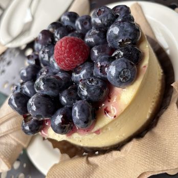 Urth Caffé-Pasadena - Blueberry Cheesecake (individual) - Cafes Near Me - Pasadena, California