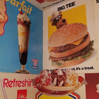 Bruno's Cheesesteaks - Bathroom walls - Cheesesteaks Near Me - North Aurora, Illinois