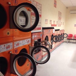 Il Girasole - There are only 3 Dryers. The 4th one was broken both times I've been here. There are 4 small 8kg washers and 3 16kg washers