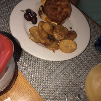 The Grey Goose - Buttermilk sandwich - American Near Me - Hampton, Virginia