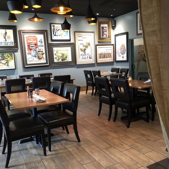 Paladin Bar & Grill - Dining area - American Near Me - Stephens City, Virginia