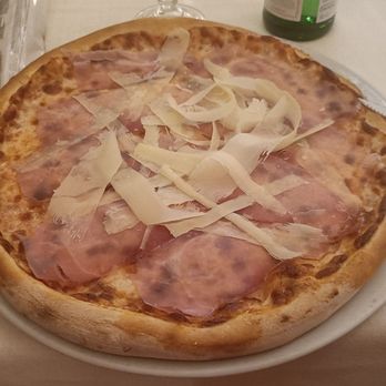 Moulin de Milan - Pizza "Tirolese" pomodoro, mozzarella, speck, grana. 7,50 euro. - Chinese Near Me - Milan, Michigan