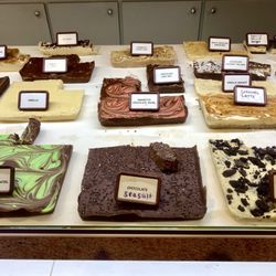 Three Sisters Fudge - The Amaretto Chocolate Swirl was melt in your mouth delicious.