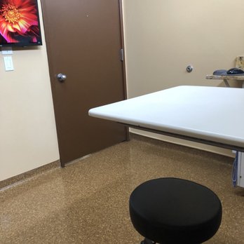 Best Friend's Veterinary Center - Exam Room - Veterinarians Near Me - Oak Harbor, Washington Best Friend's Veterinary Center - Exam Room - Veterinarians Near Me - Oak Harbor, Washington