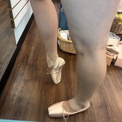 Dancer's Closet Westlake - Pointe show fitting