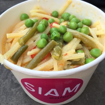 Siam Eatery - Red veggie curry - Thai Near Me - London, XGL Siam Eatery - Red veggie curry - Thai Near Me - London, XGL