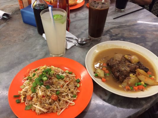 Yut Kee Restaurant by null