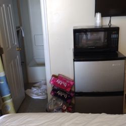 1 foot of space the wall and bed all around