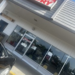 Pyramid Laundry - store front